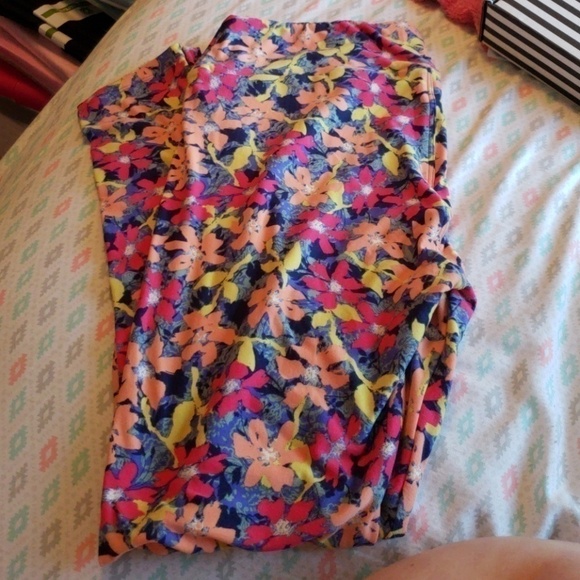 NWOT lularoe tc leggings. Pink and peach floral - Picture 2 of 3